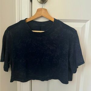 Lululemon navy pattered tee